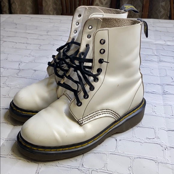 dr martens boots size 5